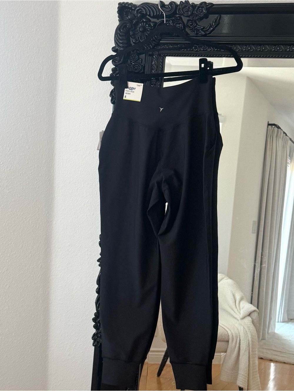 Old Navy | Women’s Black Active PowerSoft High-Rise Athleisure Jogger Pants - Picture 4 of 8